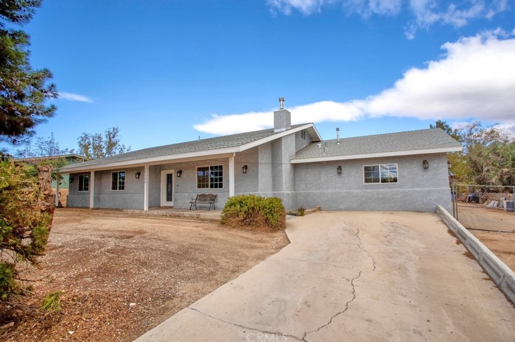 18060 Walnut St, Hesperia, CA 92345-6660
