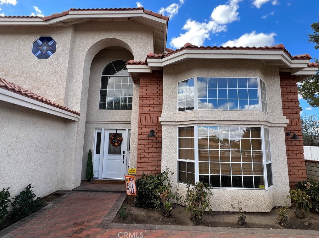 12750 Bay Ln, Apple Valley, CA 92308