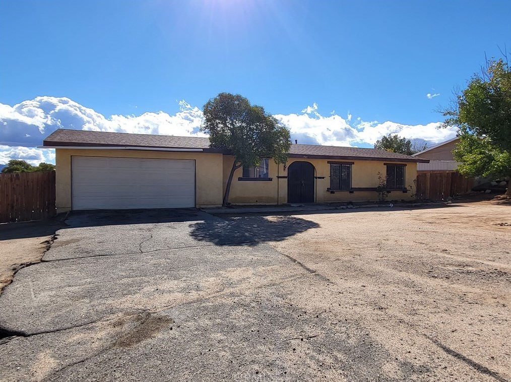 17965 Hackberry St, Hesperia, CA 92345-5180