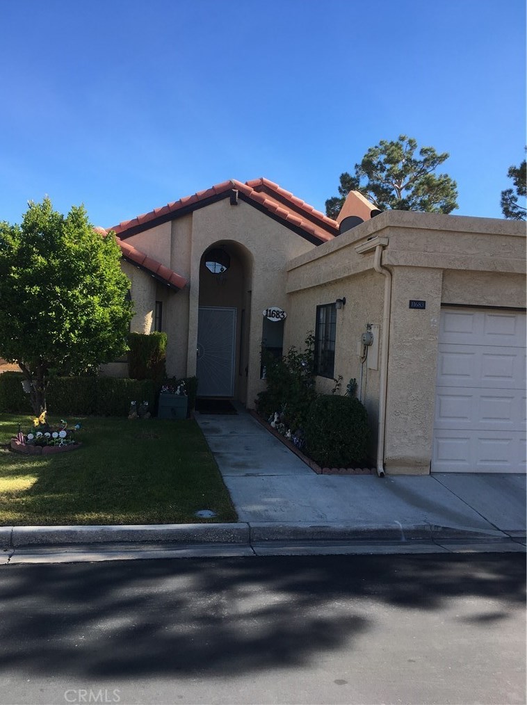 11683 Cedar Pl, Apple Valley, CA 92308