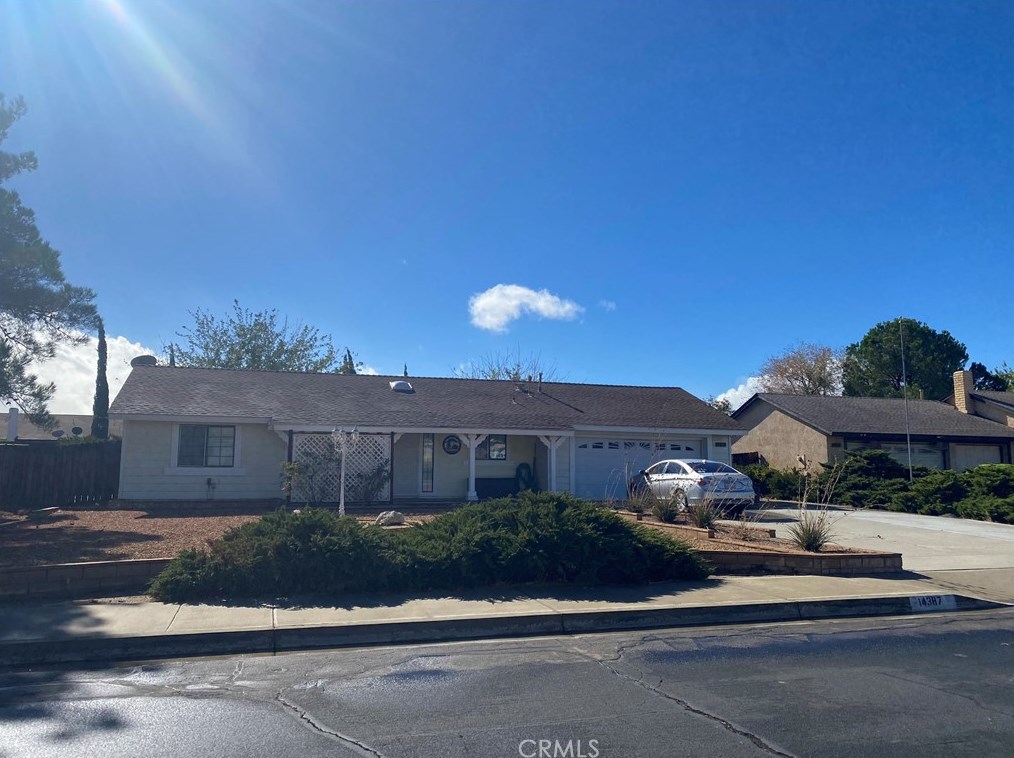 14387 Manzano Rd, Victorville, CA 92392