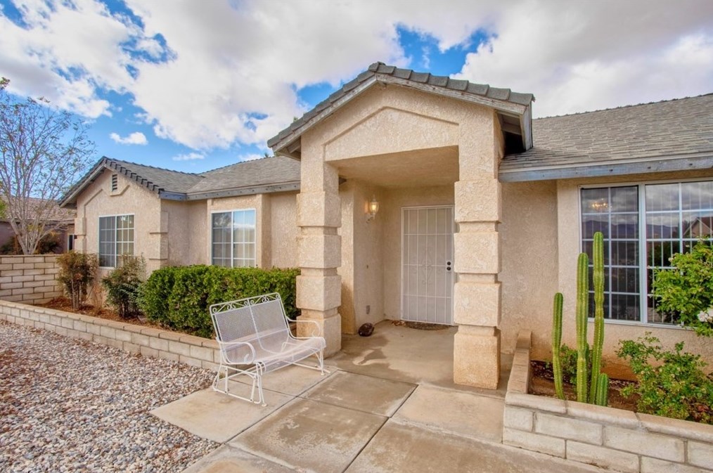 14258 Pioneer Rd, Apple Valley, CA 92307-4129