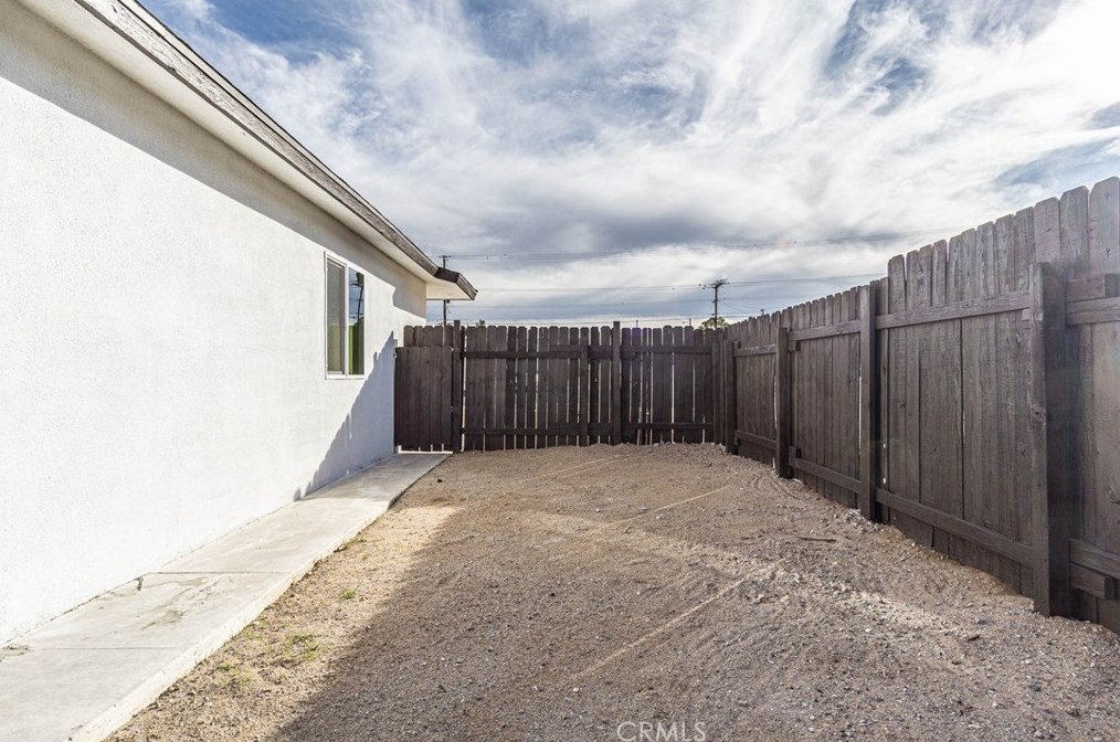 1701 Paloma St, Barstow CA  92311-5616 exterior