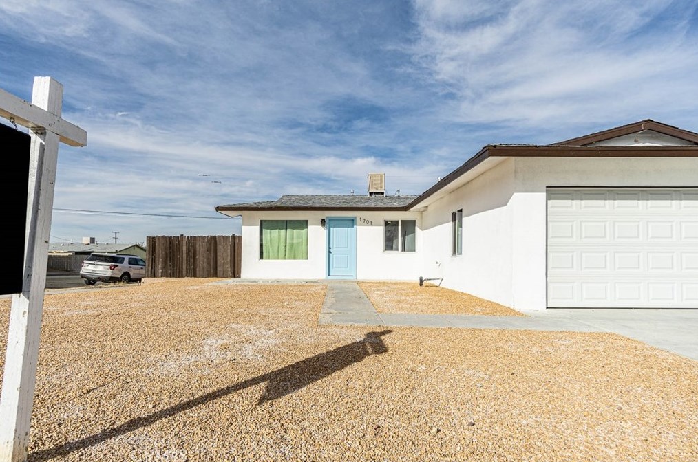1701 Paloma St, Barstow, CA 92311