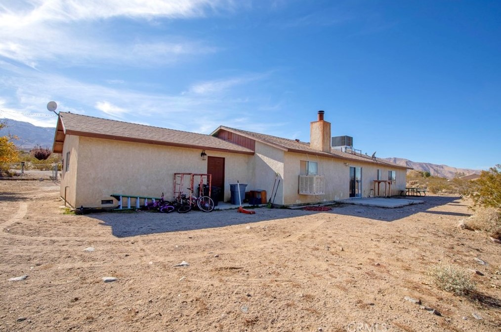 32232 Topaz Rd, Lucerne Valley CA  92356-8563 exterior