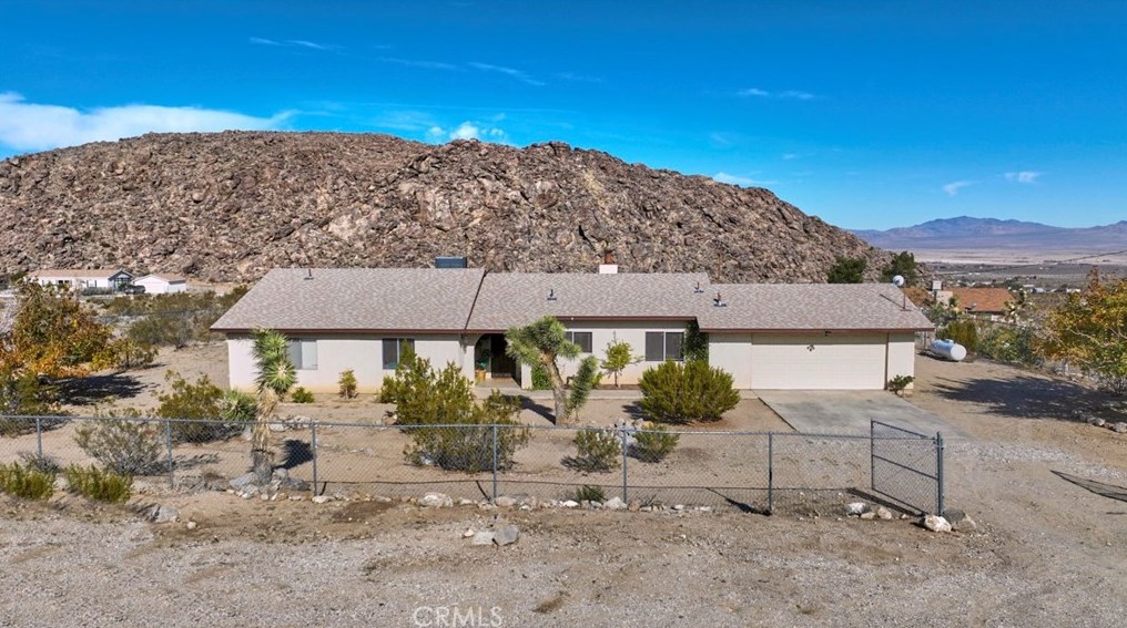 32232 Topaz Rd, Lucerne Valley CA  92356-8563 exterior