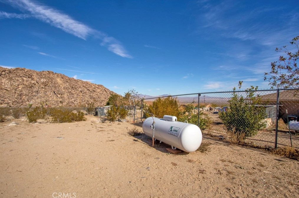 32232 Topaz Rd, Lucerne Valley CA  92356-8563 exterior