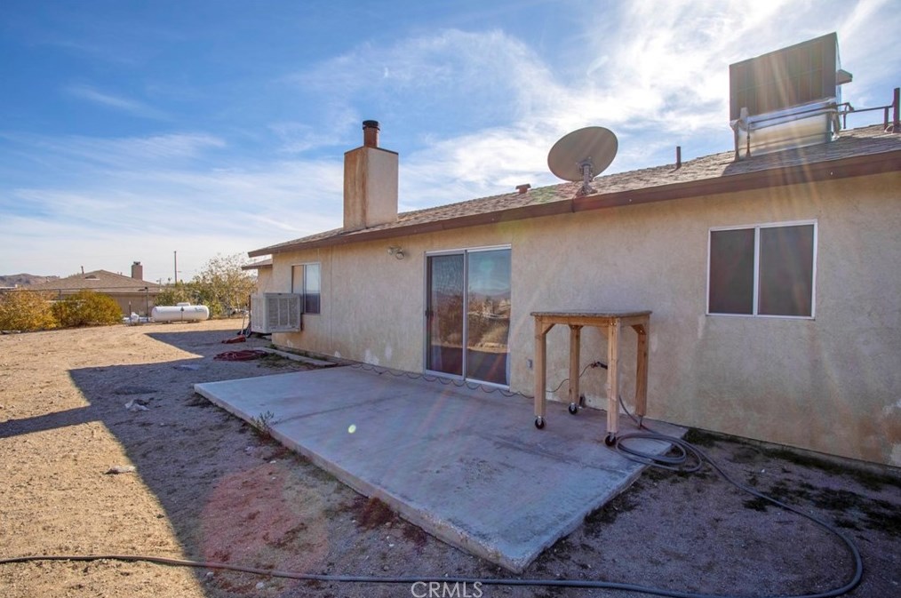 32232 Topaz Rd, Lucerne Valley CA  92356-8563 exterior