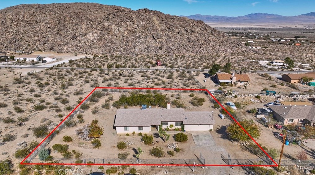 32232 Topaz Rd, Lucerne Valley CA  92356-8563 exterior