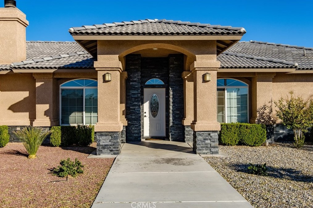 15449 Navajo Rd, Apple Valley, CA 92307-3629