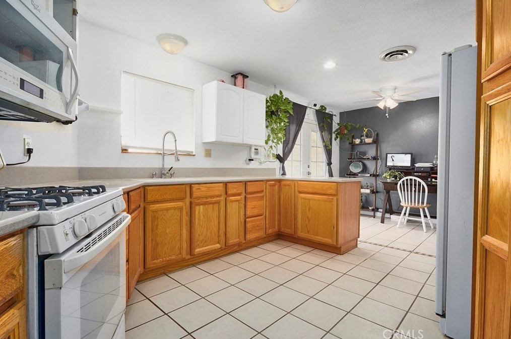 35430 Sage St, Lucerne Valley CA  92356-8240 exterior