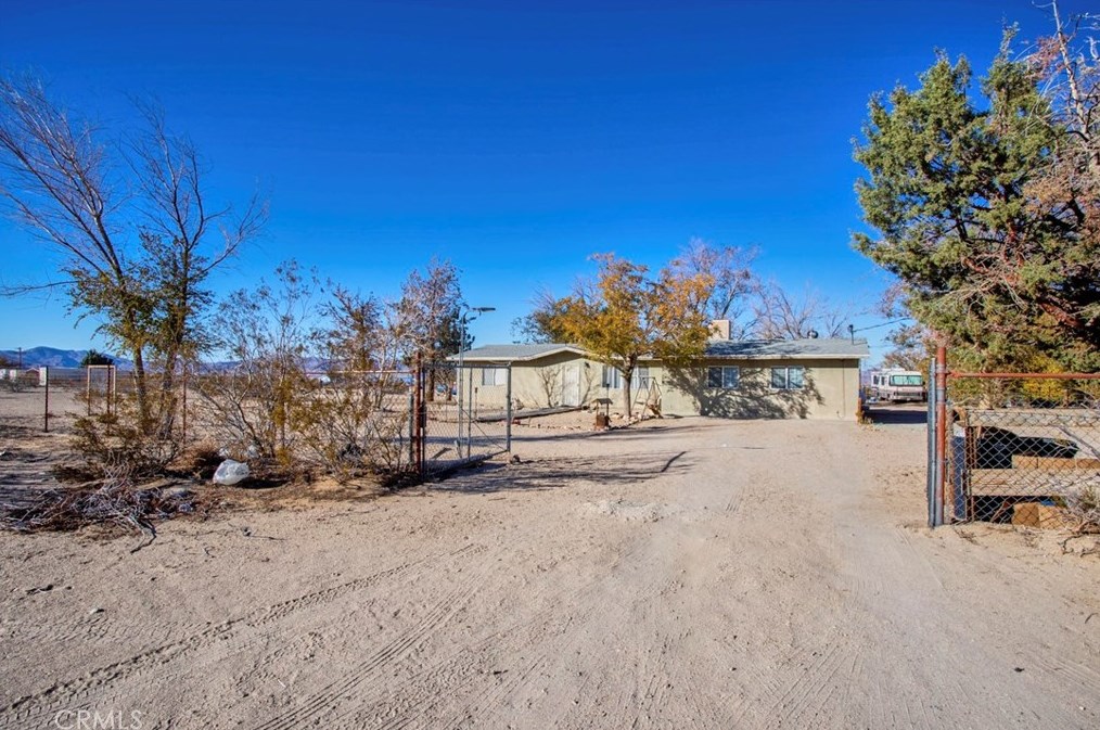 35430 Sage St, Lucerne Valley CA  92356-8240 exterior