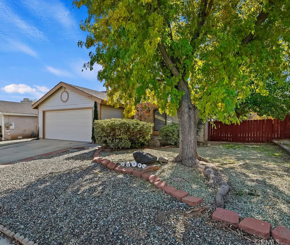 14291 Poplar St, Hesperia, CA 92344-8225
