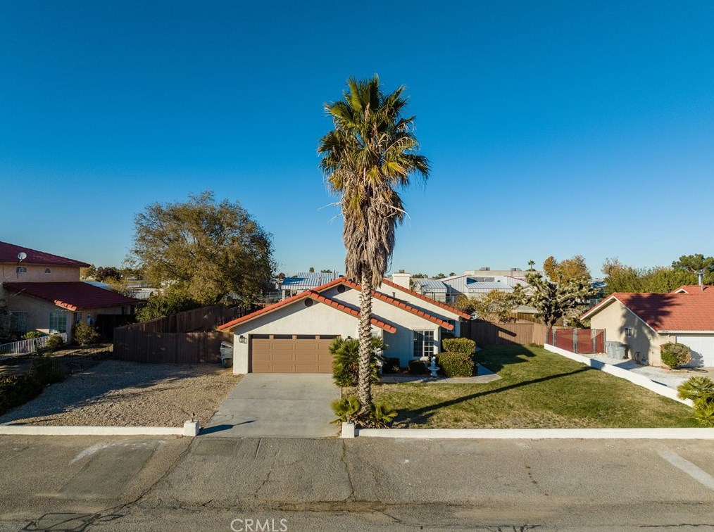 17612 El Cajon Dr, Hesperia, CA 92345-7219