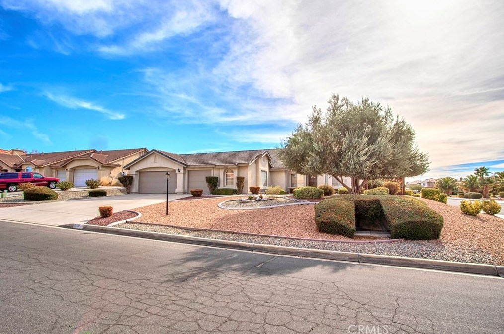 19129 Catalina Rd, Apple Valley, CA 92308-6786