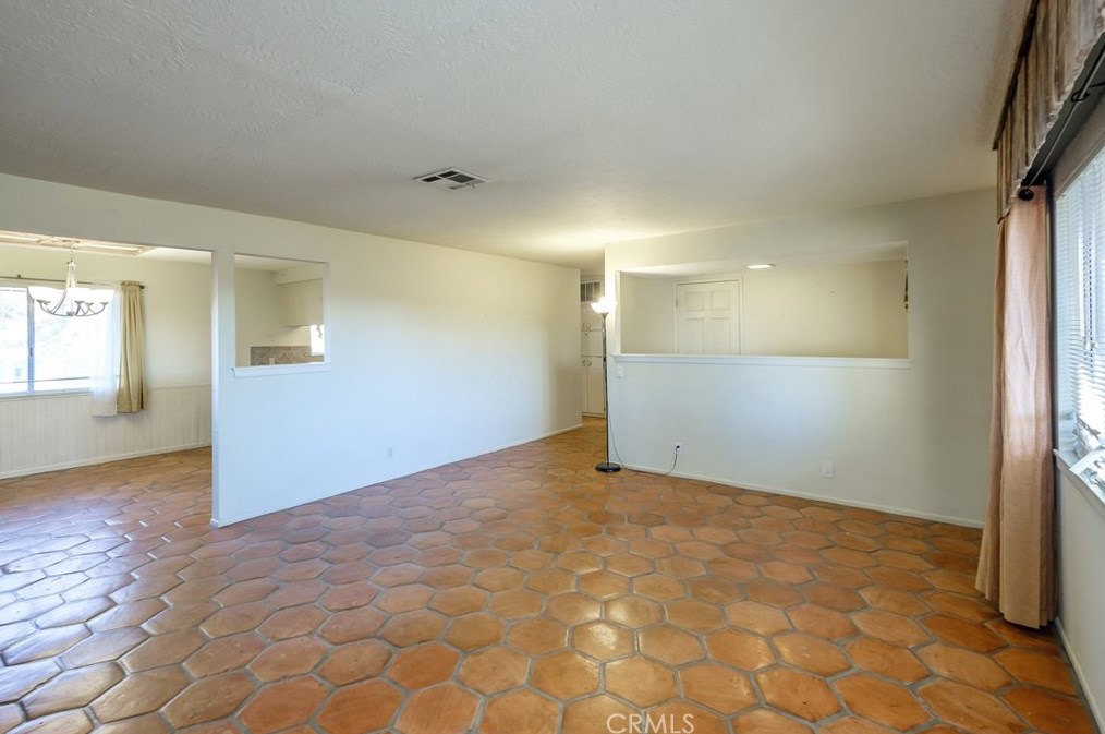 14875 Dakota Rd, Apple Valley CA  92307-3511 exterior