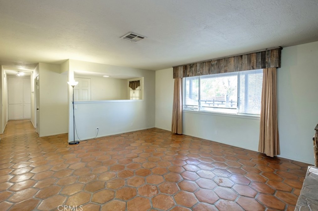 14875 Dakota Rd, Apple Valley CA  92307-3511 exterior