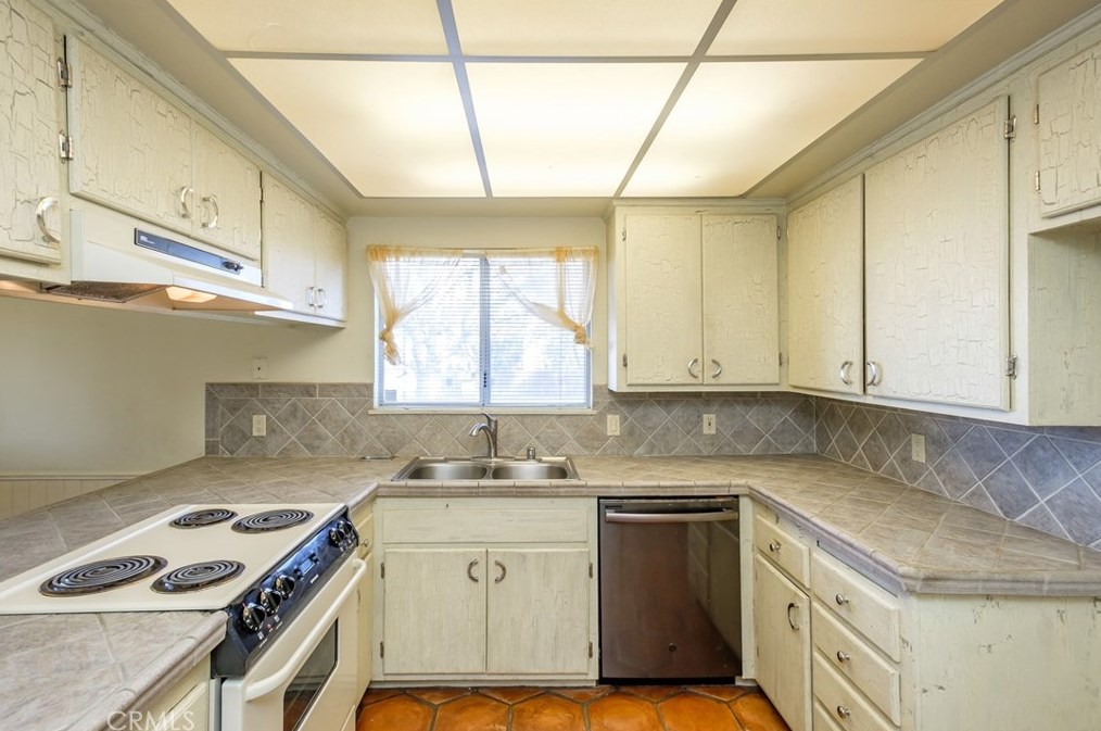 14875 Dakota Rd, Apple Valley CA  92307-3511 exterior