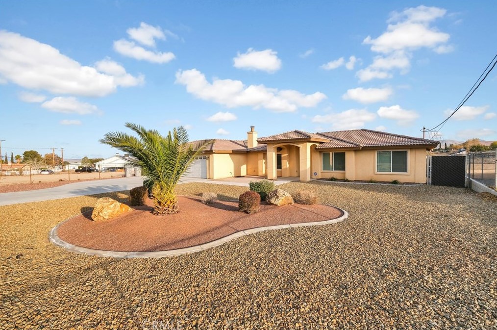 18281 Redding St, Hesperia CA  92345-7163 exterior