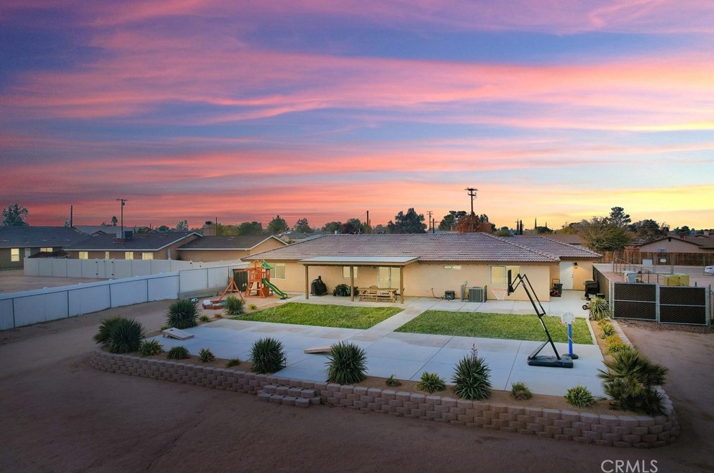 18281 Redding St, Hesperia CA  92345-7163 exterior