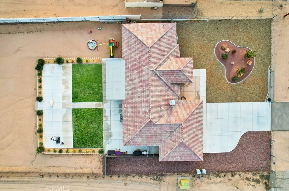 18281 Redding St, Hesperia CA  92345-7163 exterior