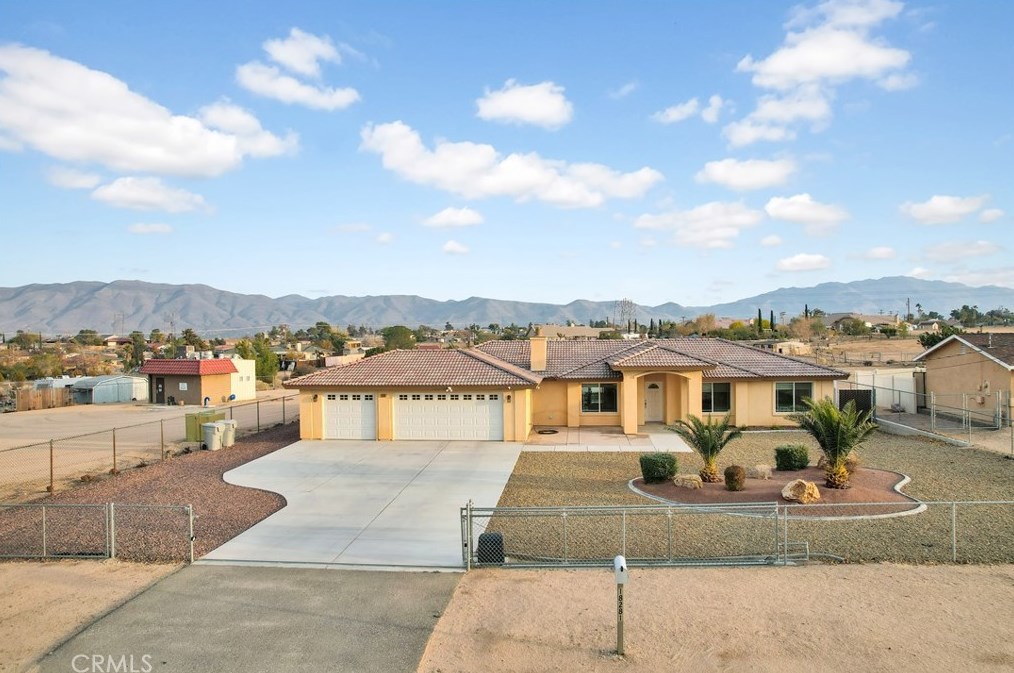 18281 Redding St, Hesperia CA  92345-7163 exterior