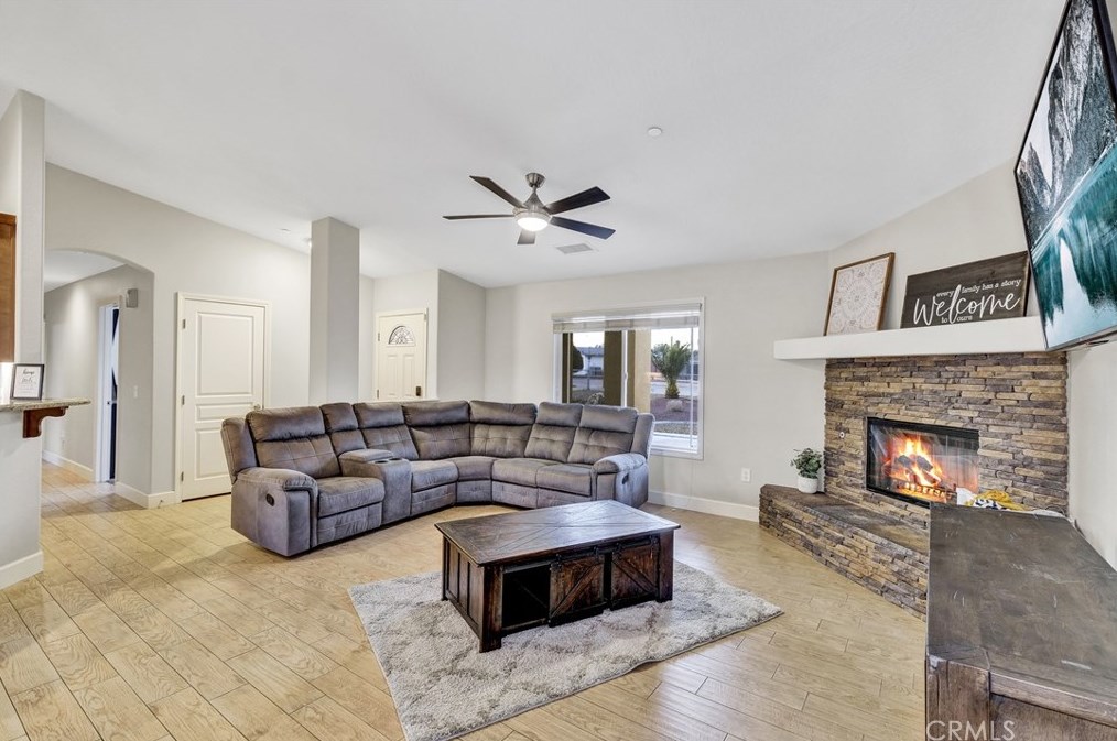 18281 Redding St, Hesperia CA  92345-7163 exterior