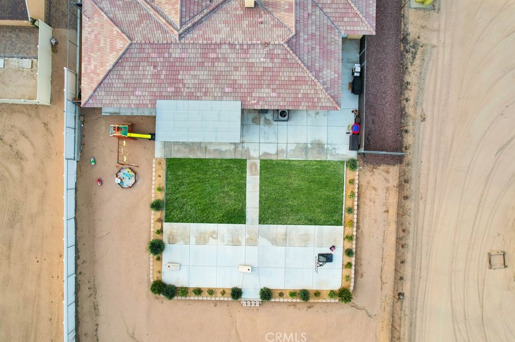 18281 Redding St, Hesperia CA  92345-7163 exterior