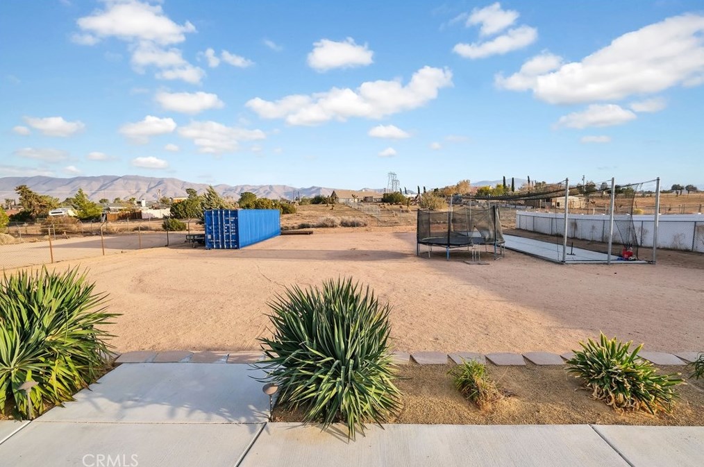 18281 Redding St, Hesperia CA  92345-7163 exterior