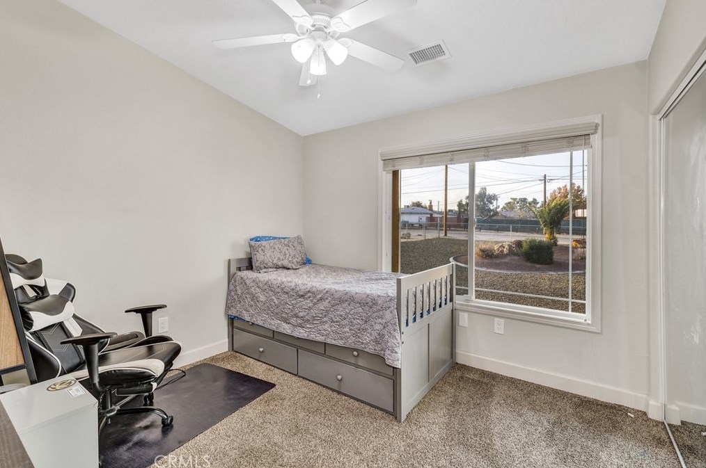 18281 Redding St, Hesperia CA  92345-7163 exterior