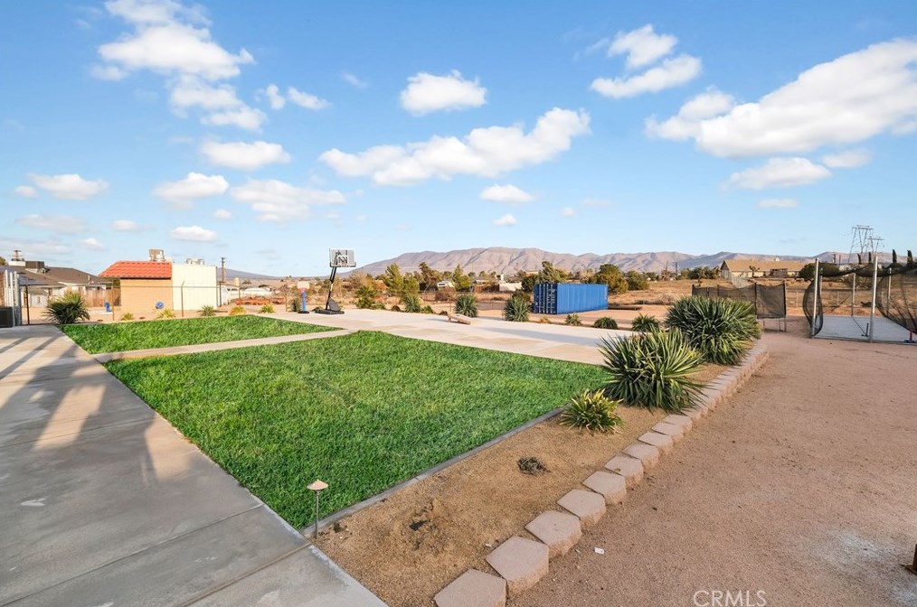 18281 Redding St, Hesperia CA  92345-7163 exterior