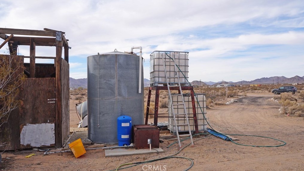 36325 Smoke Bush Rd, Lucerne Valley CA  92356-7511 exterior