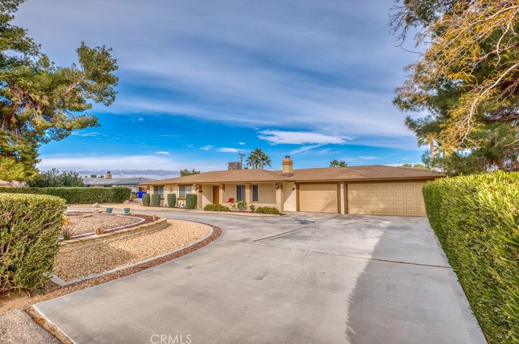 19868 Shoshonee Rd, Apple Valley, CA 92307-5555