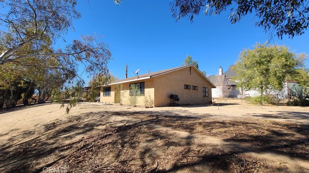 8760 Arrowhead Lake Rd, Hesperia, CA 92345-6704