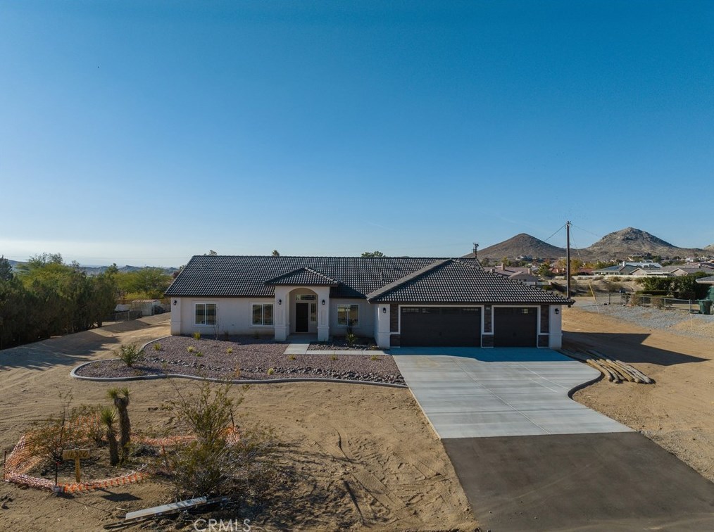 16320 Monache Rd, Apple Valley, CA 92307-1437