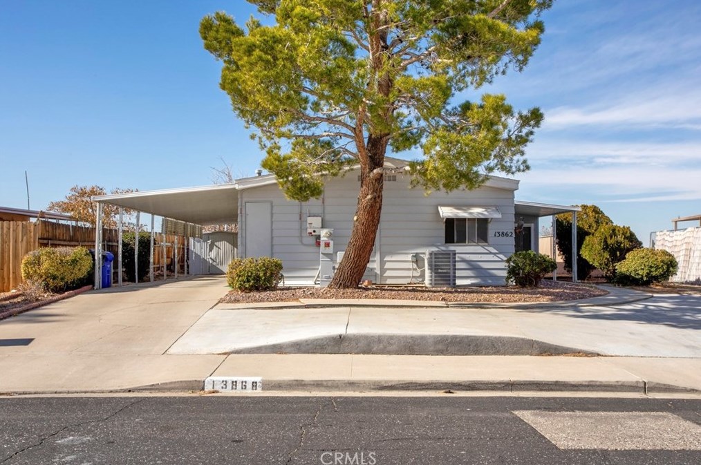 13862 Riviera Dr, Victorville, CA 92395
