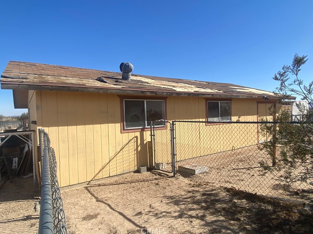 45603 Twin Lakes Dr, Newberry Springs CA  92365-9782 exterior