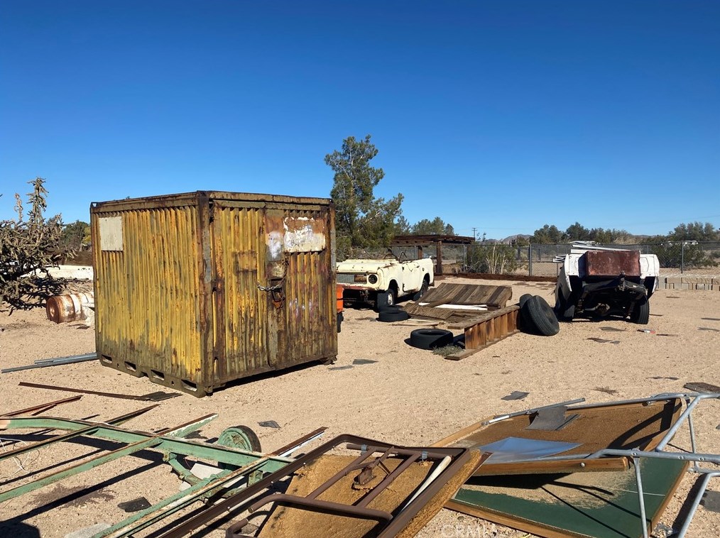 45603 Twin Lakes Dr, Newberry Springs CA  92365-9782 exterior