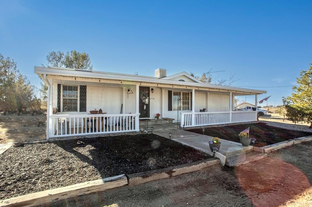 10967 Sunset Rd, Phelan, CA