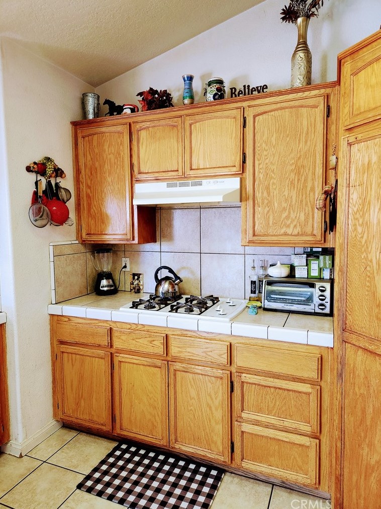 10474 Cottonwood Ave, Hesperia, CA 92345-2709