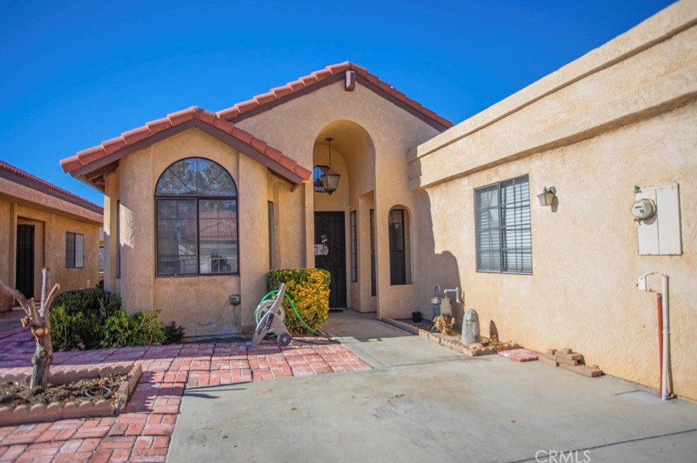 11624 Pepper Ln, Apple Valley, CA 92308-8914
