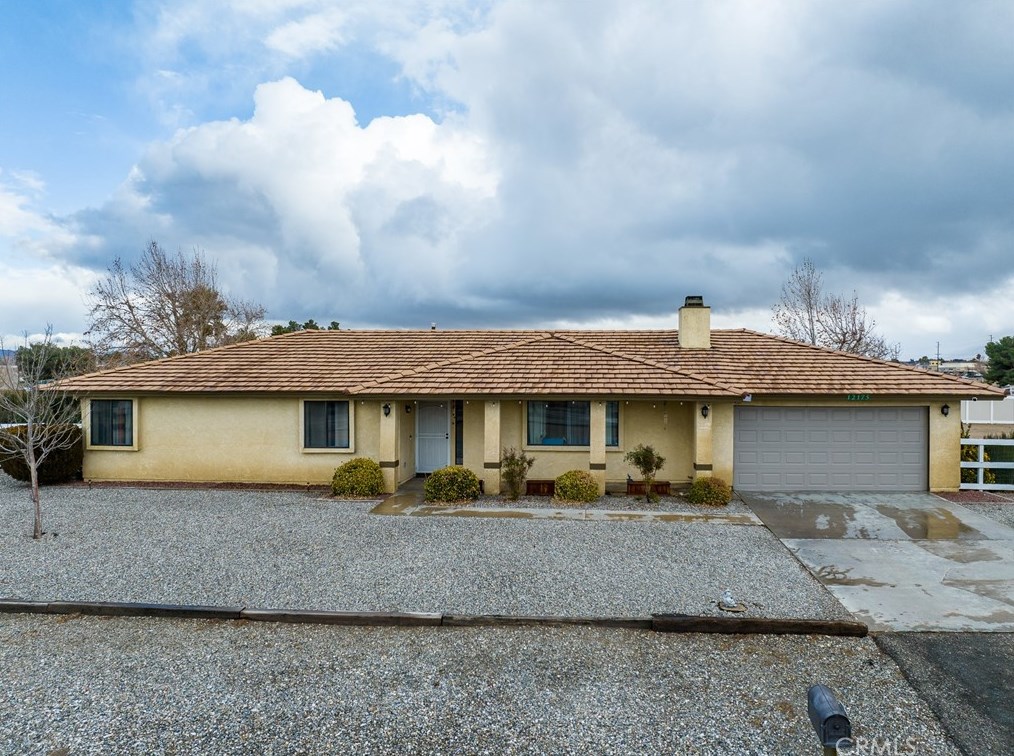 12175 Indian River Dr, Apple Valley, CA 92308-6715