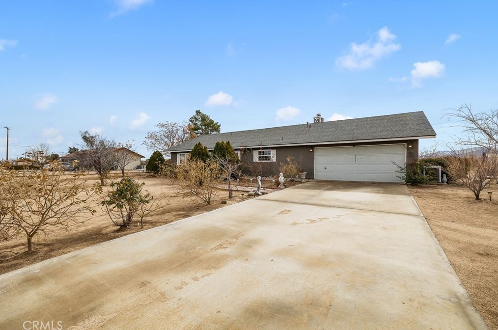 6273 Bonanza Rd, Phelan, CA 92371-9448