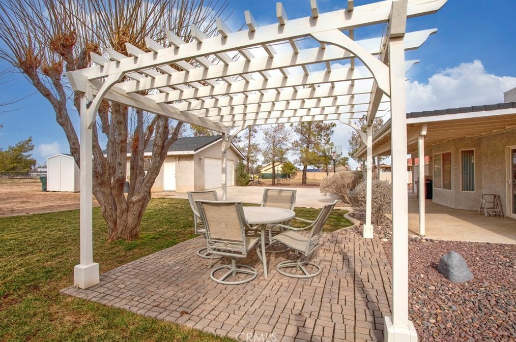 8430 10th Ave, Hesperia CA  92345-3935 exterior