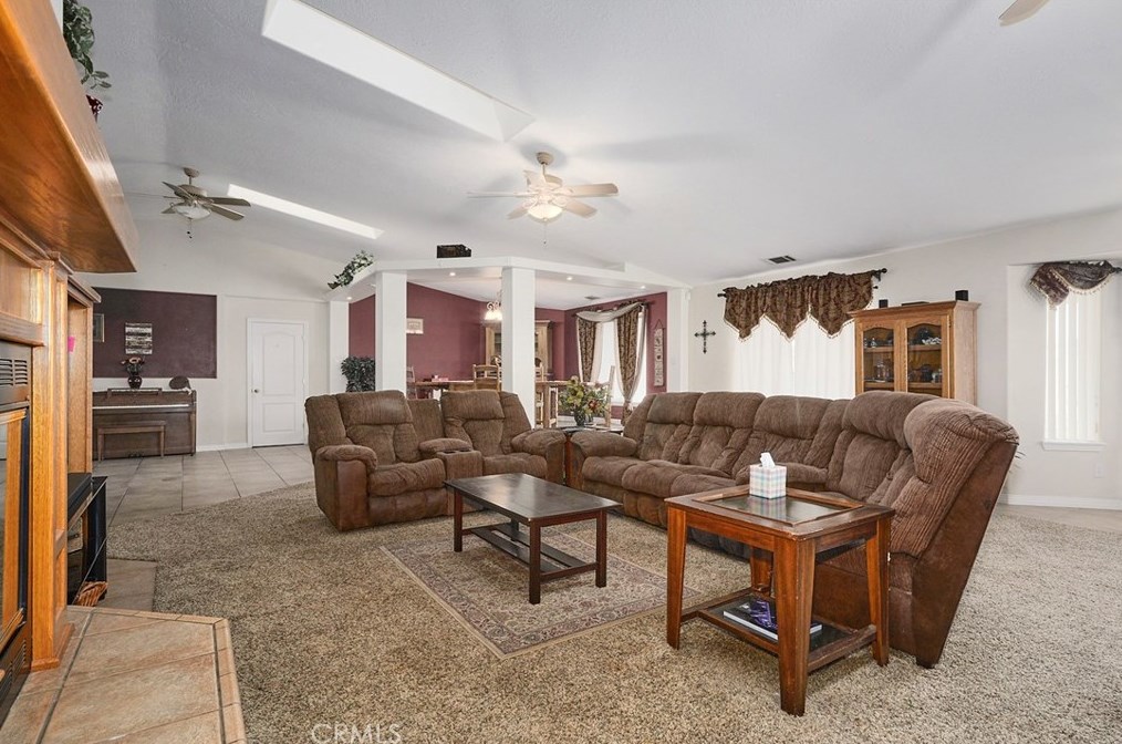 8430 10th Ave, Hesperia CA  92345-3935 exterior