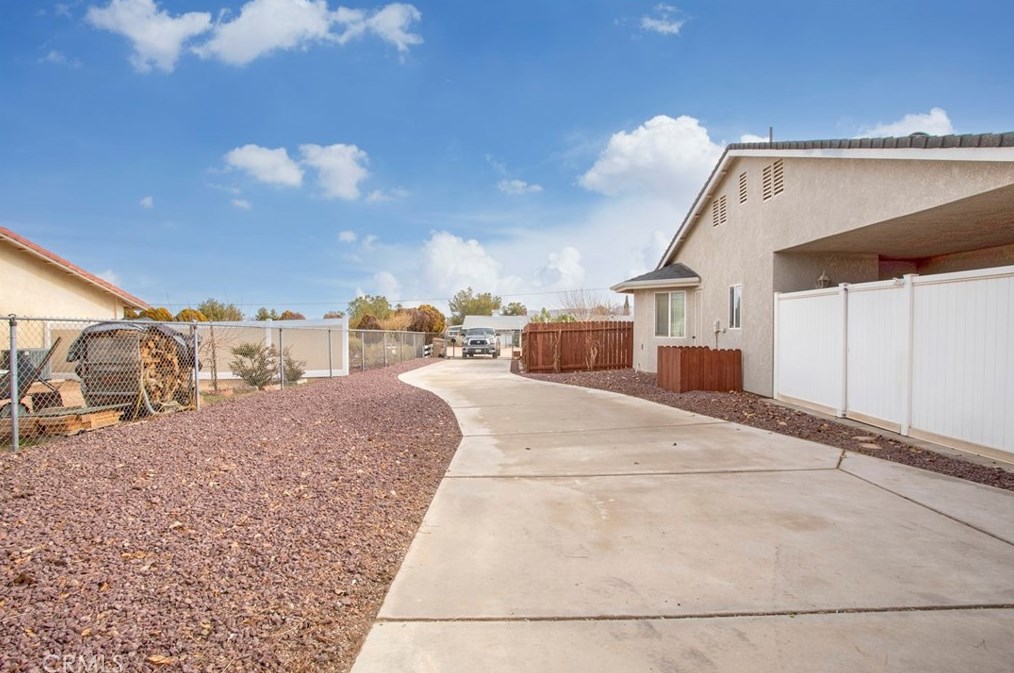 8430 10th Ave, Hesperia CA  92345-3935 exterior