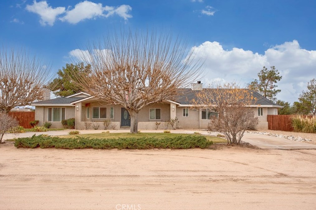 8430 10th Ave, Hesperia, CA 92345-3935