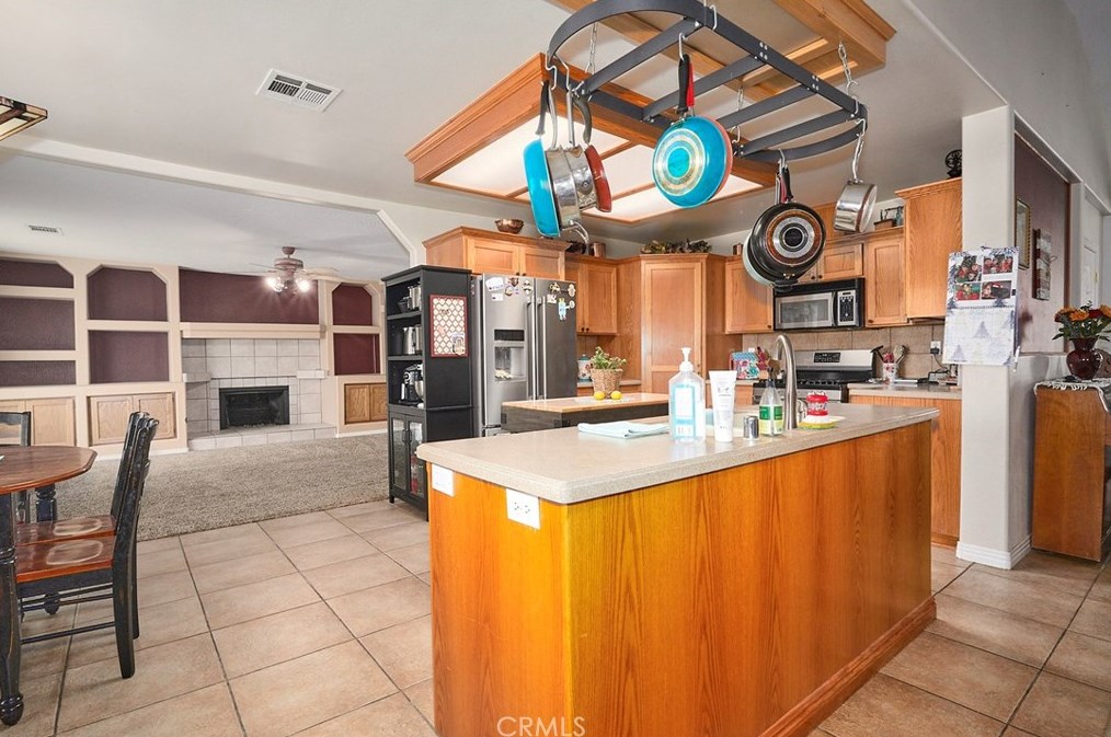 8430 10th Ave, Hesperia CA  92345-3935 exterior