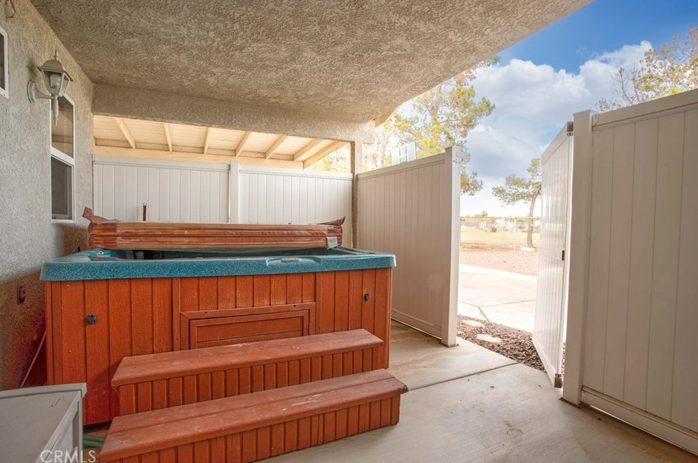 8430 10th Ave, Hesperia CA  92345-3935 exterior