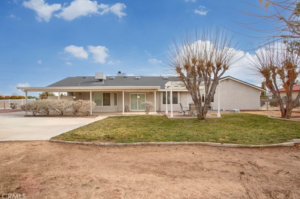 8430 10th Ave, Hesperia CA  92345-3935 exterior